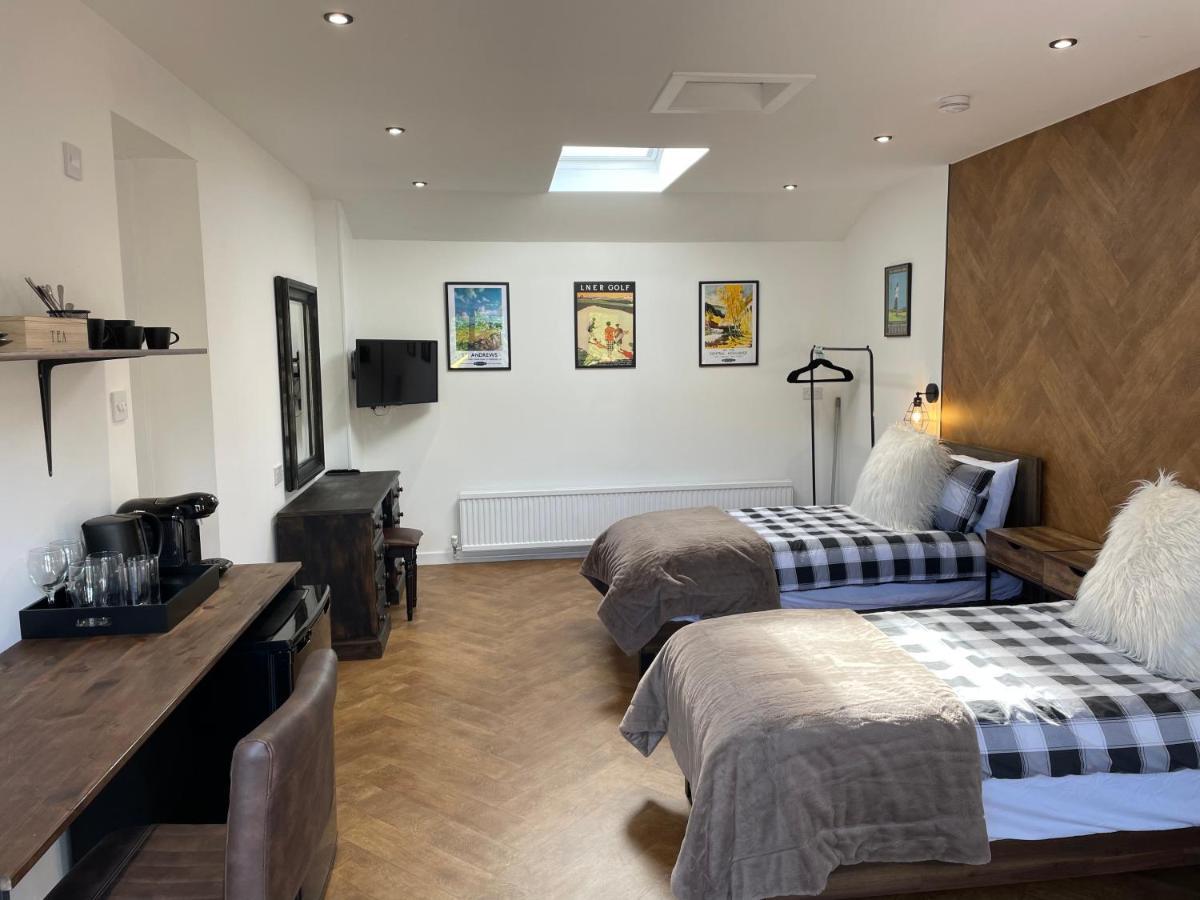Golfers Dream Guest Suite With Onsite Golf Studio Available For Booking By Guests Strathkinness Exterior photo